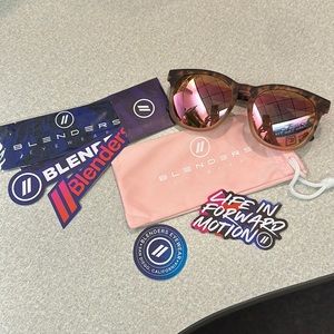 Brand new Blenders Pink Mirror Sunglasses